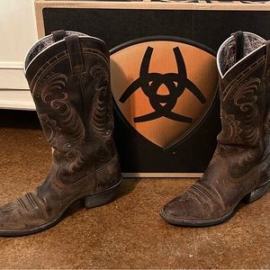 Ariat Cowboy boots with beautiful details